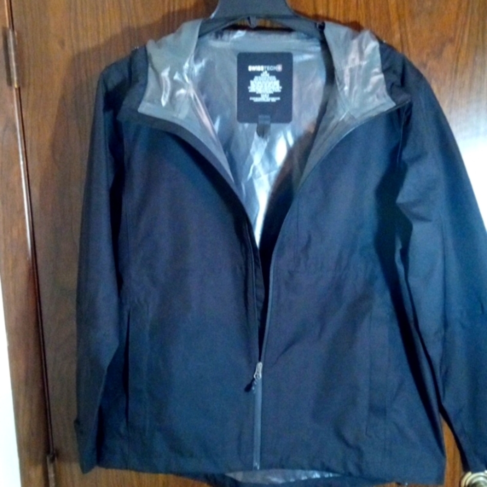 Lightweight water repellent jacket